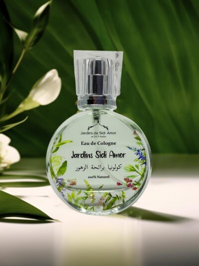 Jardins Sidi Amor est une eau de Cologne naturelle et garantie sans parfum de synthèse, aux délicates notes de lavande. Son doux parfum vous donnera l'impression d'une promenade dans un jardin méditerranéen.